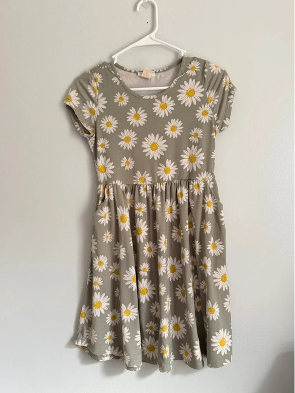 Emma & Elsa Girls Daisy Dress Size 10 Sage Green Floral